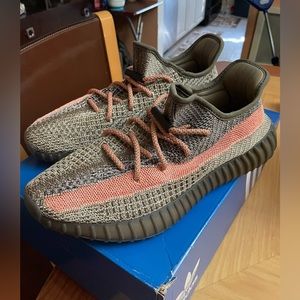 YEEZY 350 V2 ASH STONE COLORWAY SIZE 10.5 100%Authentic